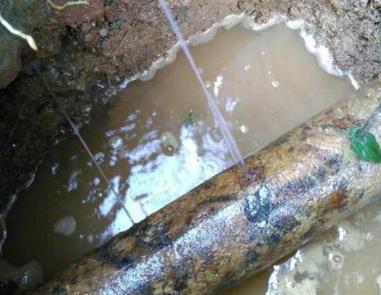 衡水市楼顶渗水维修公司分享下地暖漏水的原因及检测方法。